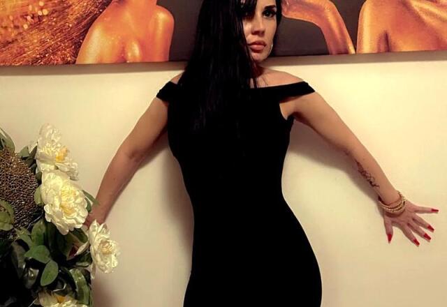 Sensual_Hallie