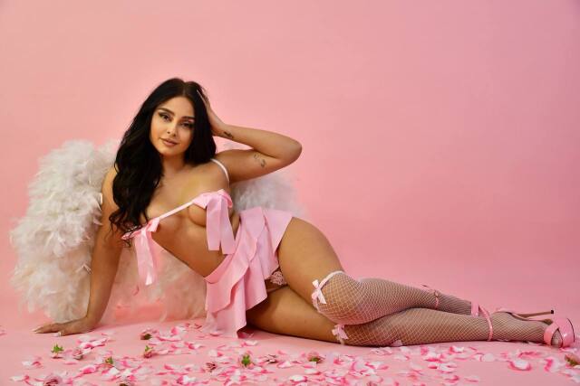 KarlaBeneet's Bio Pic