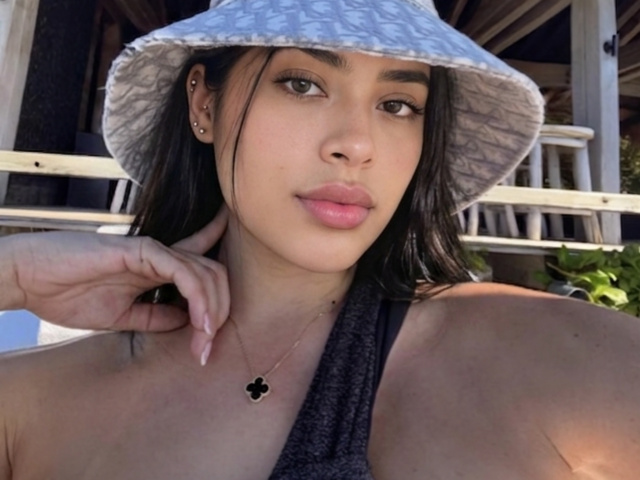 AbrilCollins profile image